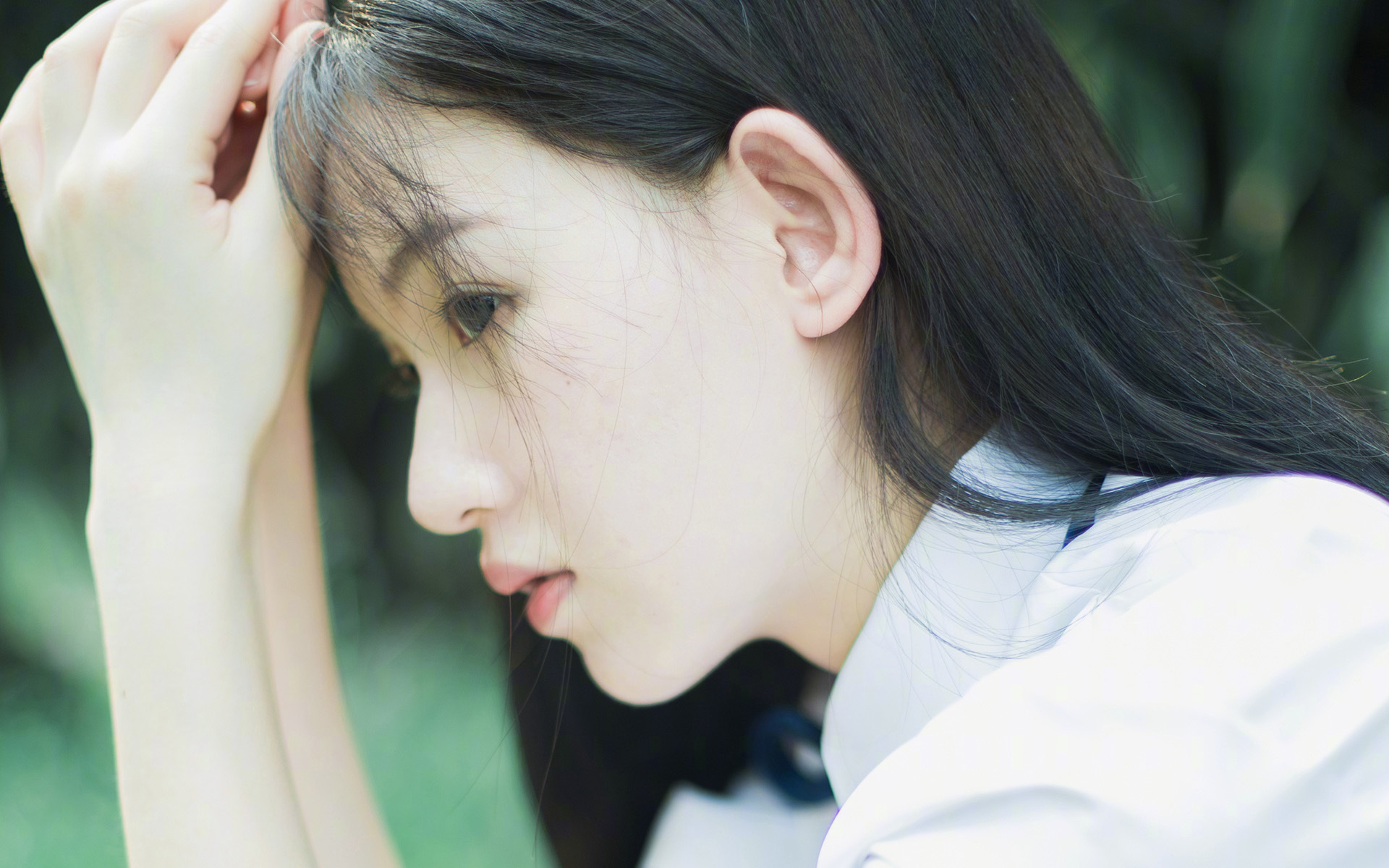 _天幕下的极光穿越：自然奇观中的极限竞赛_，极光的天空